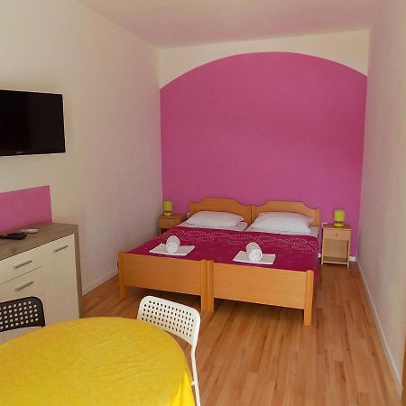 Apartments Galeb Pag - Beach Pag Town Eksteriør billede