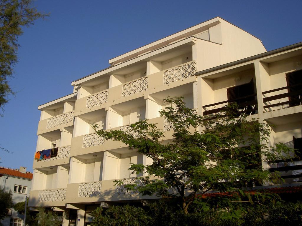 Apartments Galeb Pag - Beach Pag Town Eksteriør billede