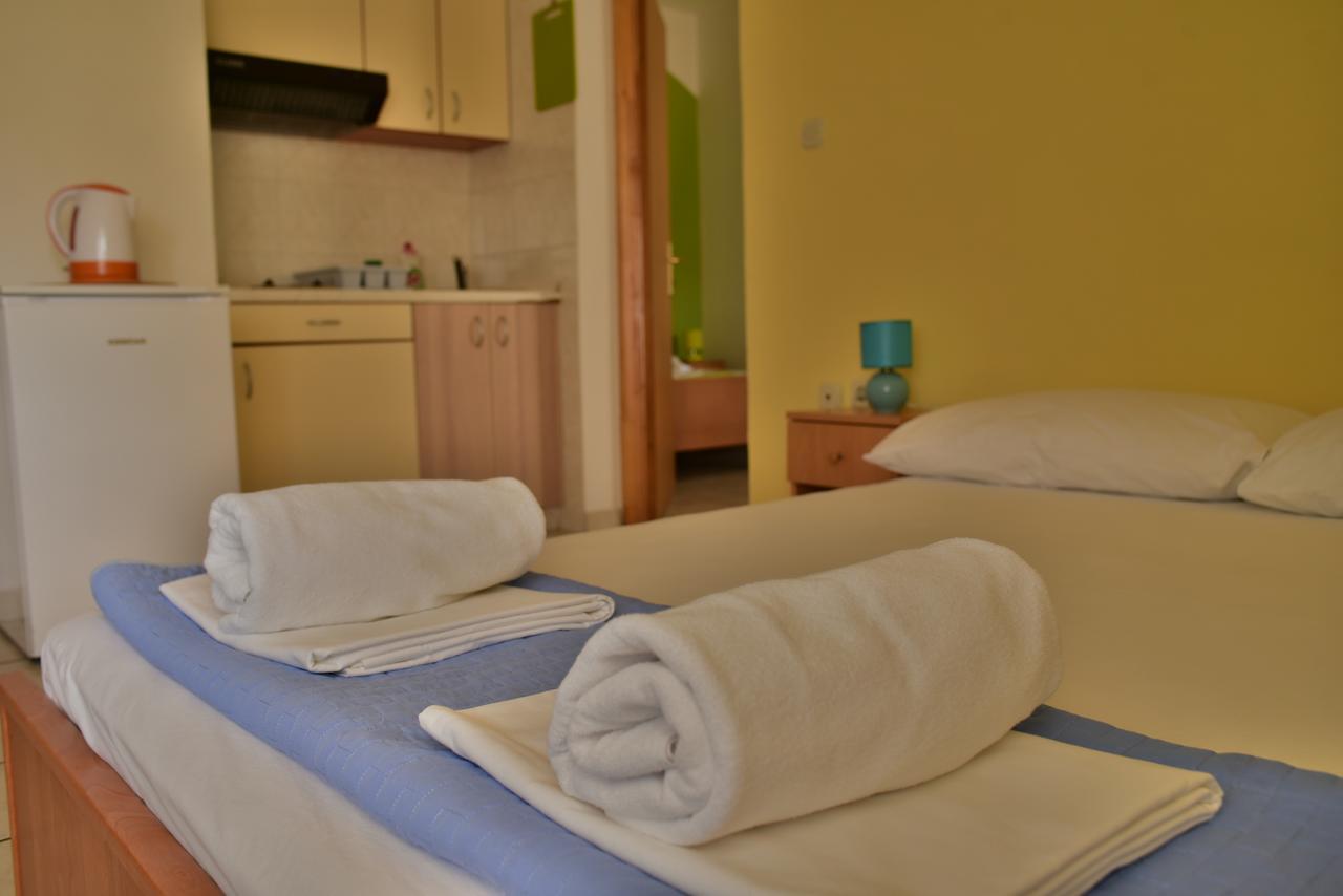 Apartments Galeb Pag - Beach Pag Town Eksteriør billede