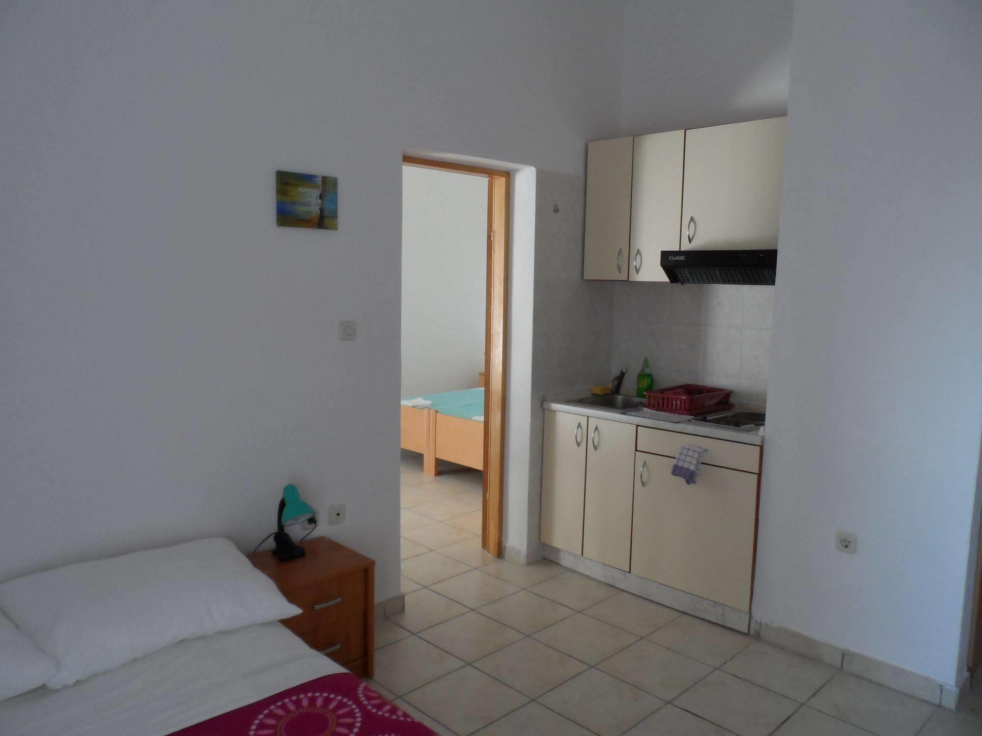 Apartments Galeb Pag - Beach Pag Town Eksteriør billede